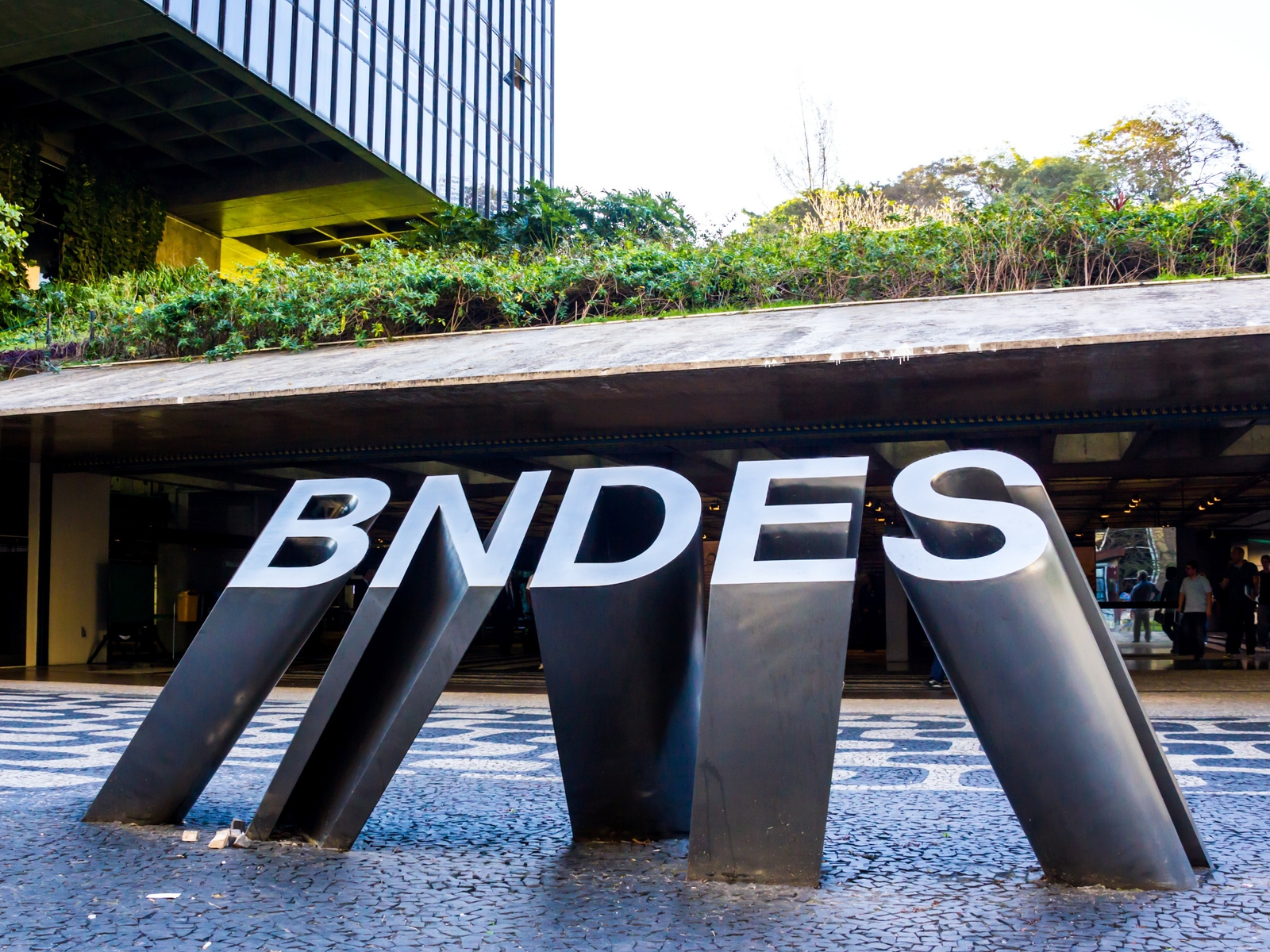 BNDES amplia em R$4 bi linha em dólar ao agricultor; cooperativas terão mais R$2 bi