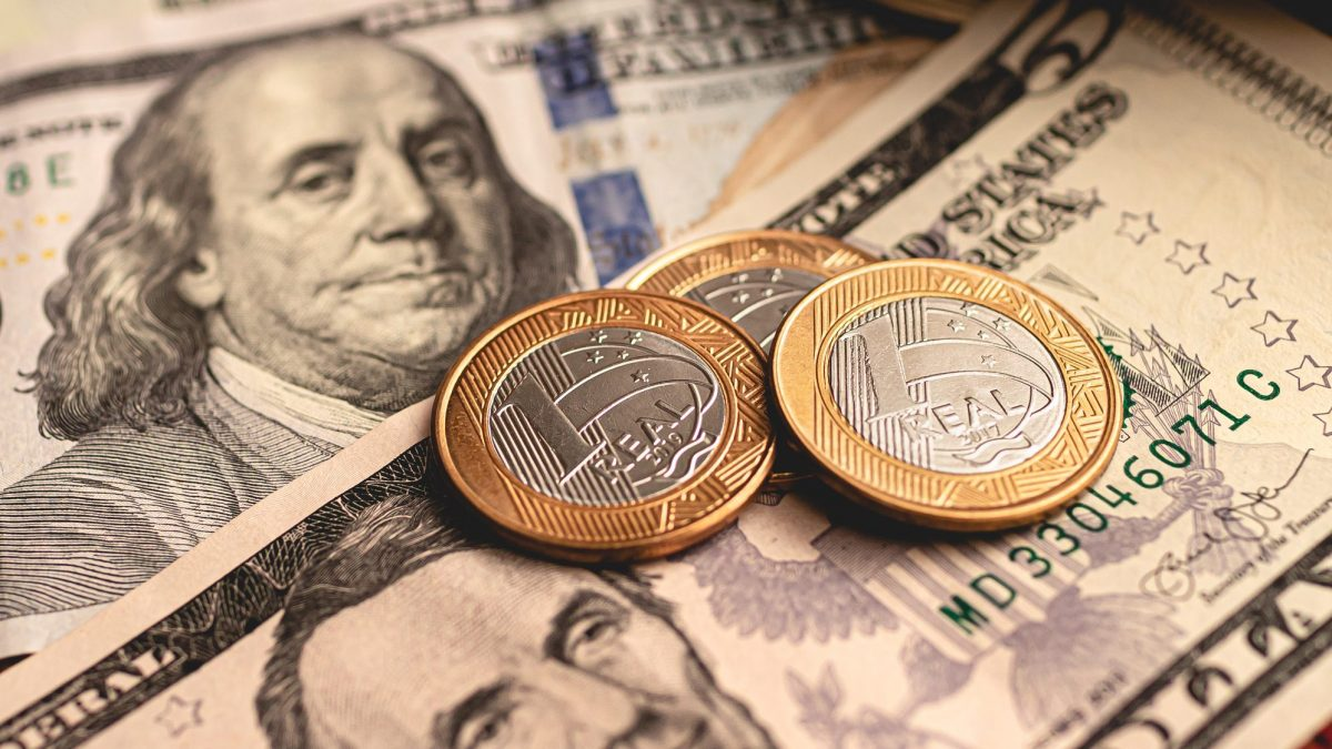 Dólar sobe 1% ante real após dados fortes de emprego nos EUA